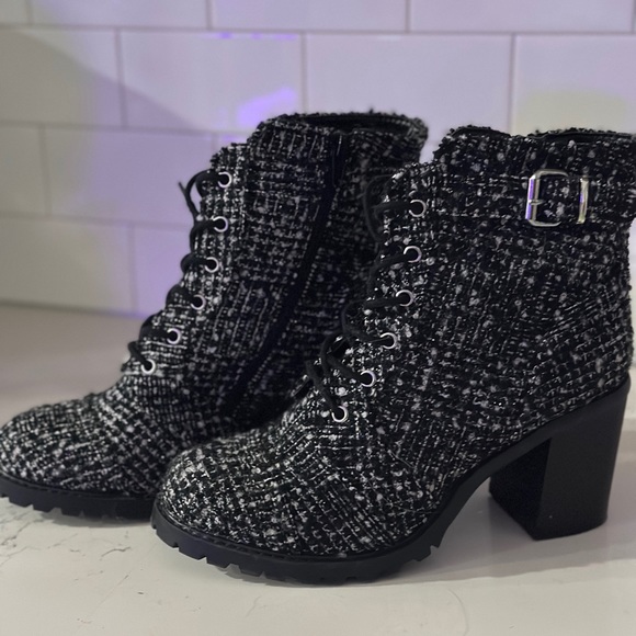 Dida boots, size 9 great condition! - Picture 2 of 2